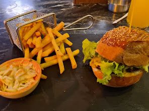 Mahall Cafe hamburger